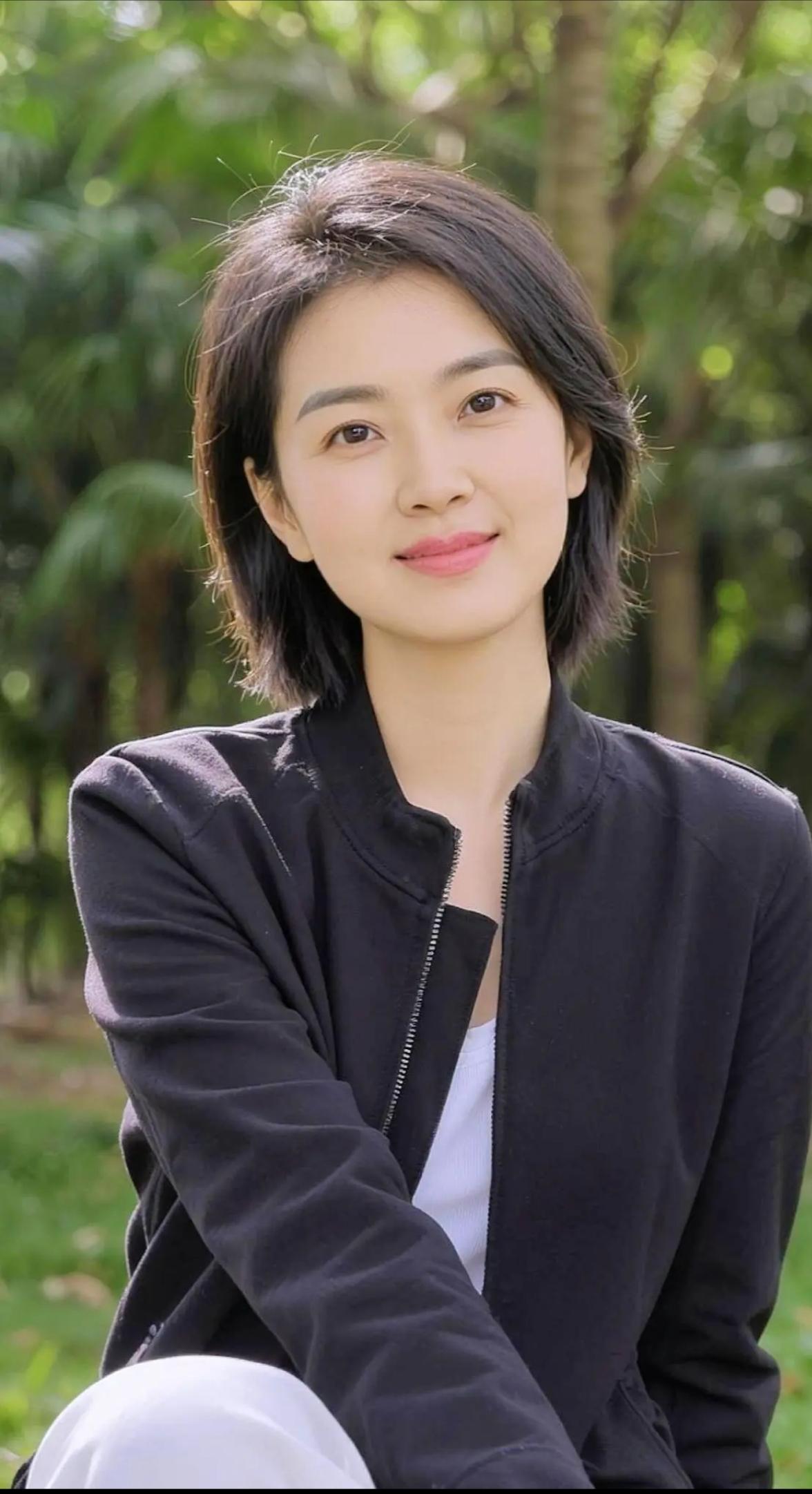 元气满满的自然女孩，微笑面对每一天！🌞🌿自然甜系少女自然美少女自拍