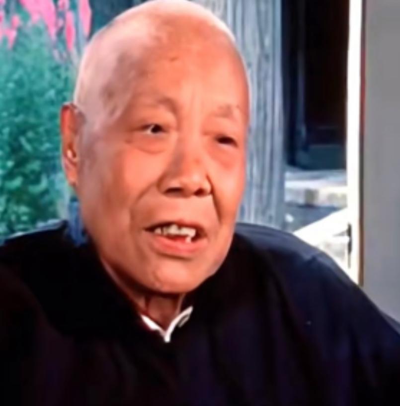 清朝太监回忆：妃子洗澡从不避讳太监，十分侮辱人。中国最后一个太监孙耀庭回忆，清宫