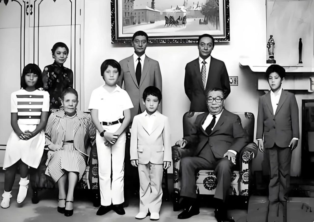 很多人以为蒋家后代会一直盘踞台湾政坛，可这张拍于80年代初的蒋经国全家福，早就埋