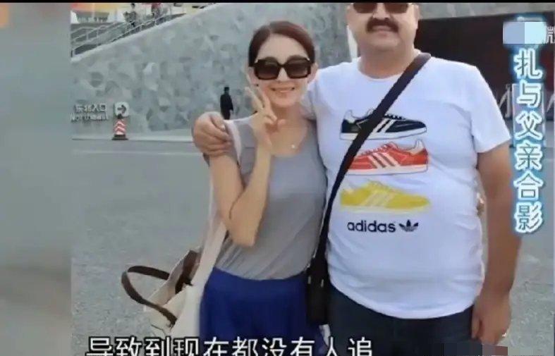 汪涵:“现在还有人追你吗？”古力娜扎:“本来追我的人很多，但是他们一看...