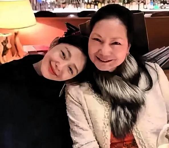 大S走后遗产纠纷不断律师老S孩子都卷进法律大战大S去年走了，但她的钱还没消停
