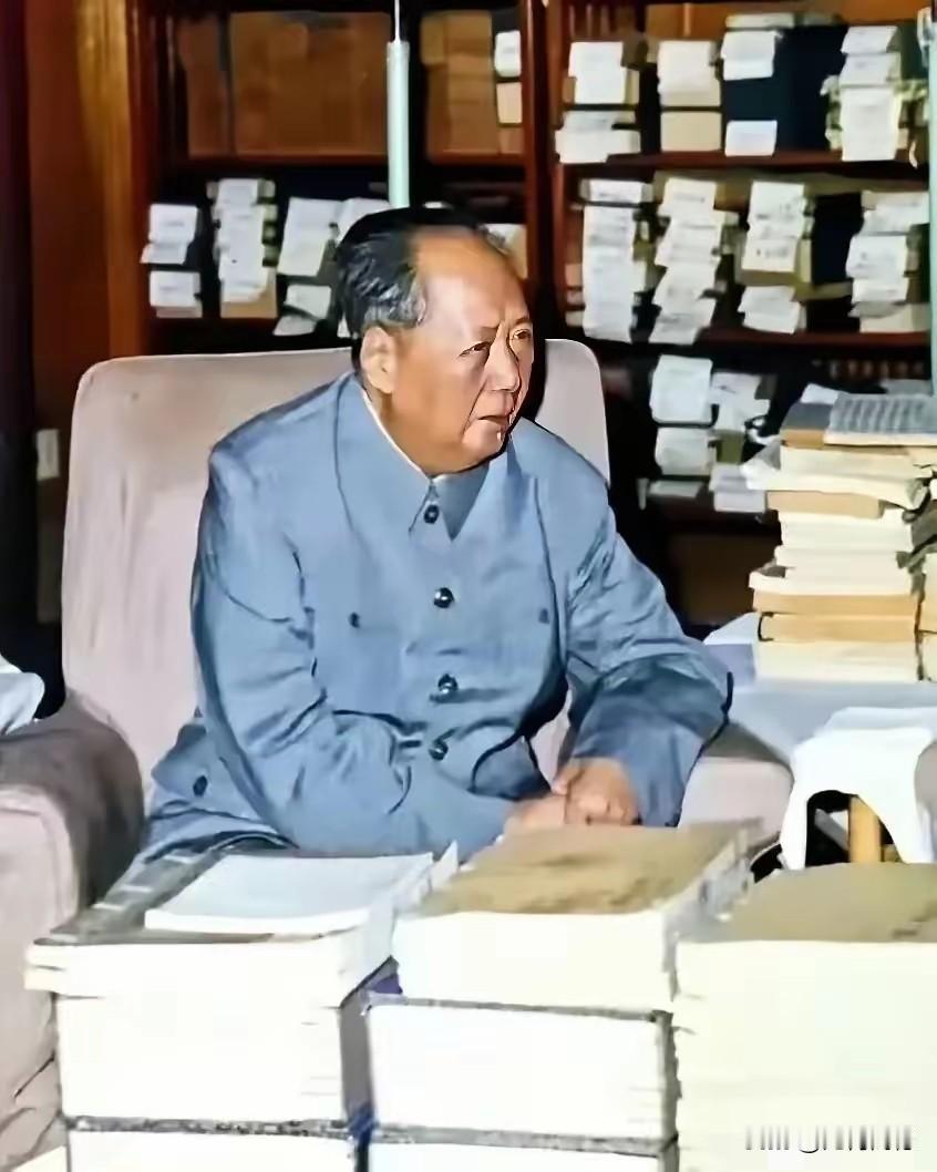 老人家一生酷爱读书，他究竟读过多少书，恐怕是很难统计的，不过有一个普遍的说法，认