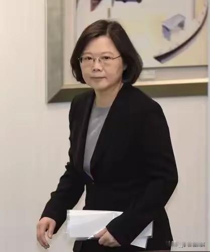 蔡英文罕见发声："我是台湾人并没有错，我是中国人，因为我是念中国书长大的，受的是