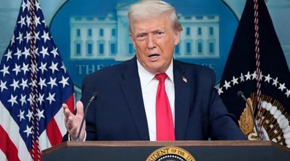 特朗普又整活了，这次直接把窗户纸捅破了。他说，台湾那个地方需要我们罩着，但他们没