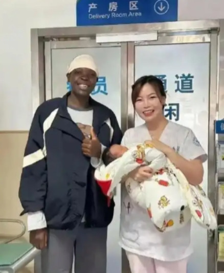 黑人在中国与女子生了小孩，结果黑人跑路，那么遗留下的孩子怎么处理？难道是给小孩上