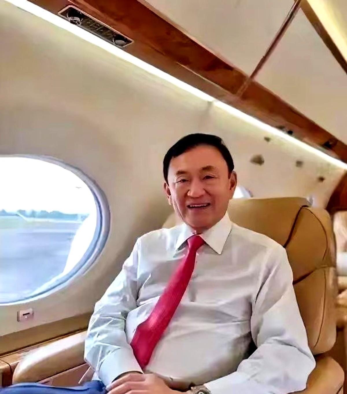 9月8日，他信若真落地曼谷，泰国政坛秒变牌桌。网友@清迈夜风：他敢不回来，为泰