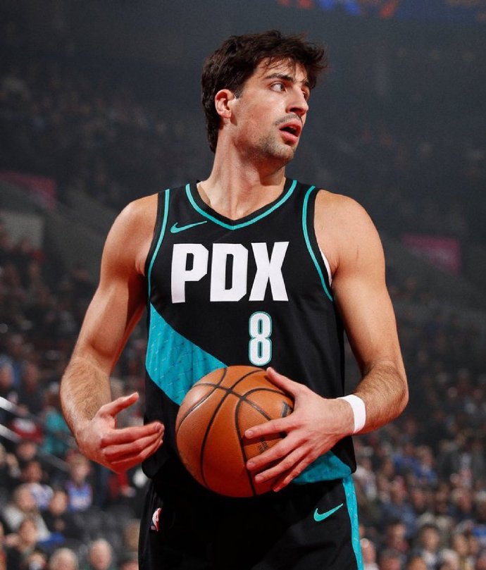 这赛季的阿夫迪亚，真心被低估了……——场均登场33.3分钟——轰下24分6