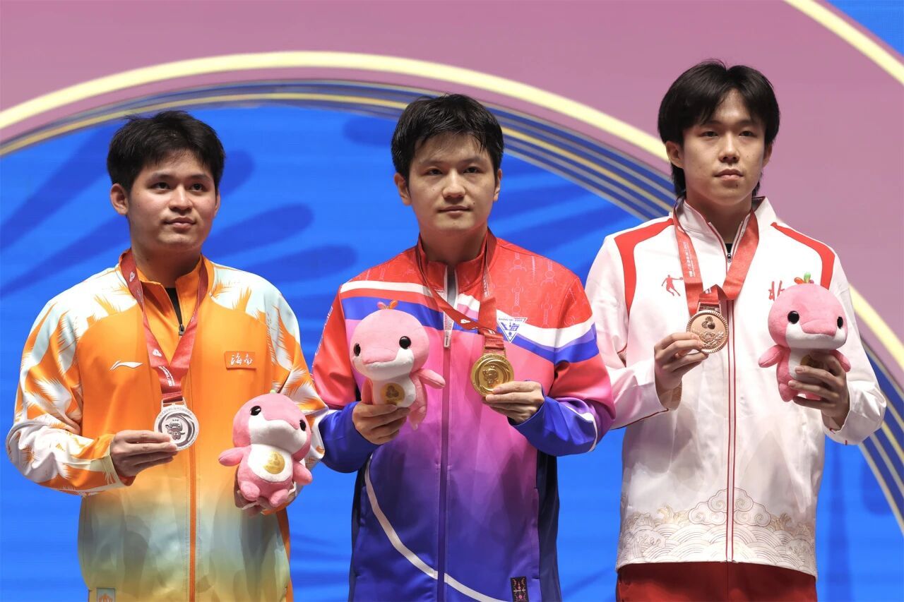 咋说呢要怪就怪四年一届的全运会被二审吧不然大众真的以为樊振东不够热爱乒乓球呢