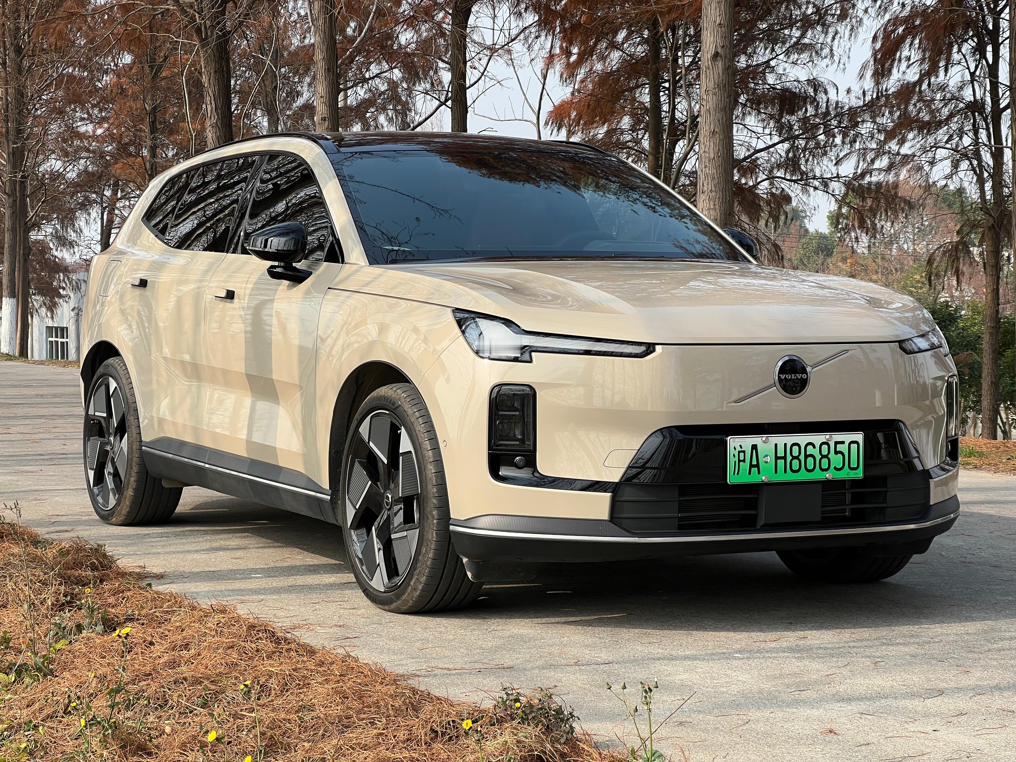 沃尔沃XC70试驾感受：1.外观接受面明显比领克08更大，还是一个挺帅气的沃尔