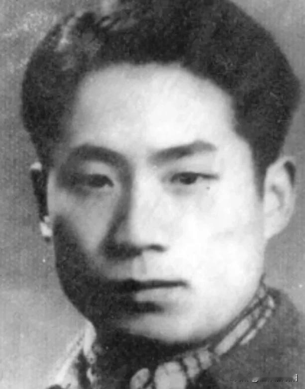1948年4月18日，地下党员李维嘉接完头，正要回家，一个小姑娘却偷偷朝他摆手，