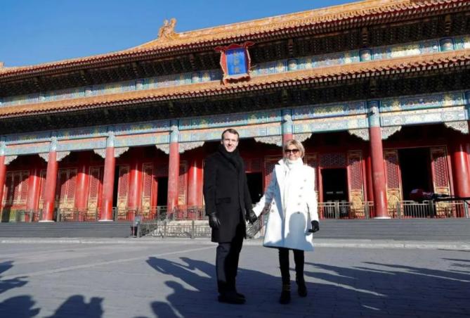 法国连夜回国，美国炸锅了12月5日晚间，法国总统马克龙离开了中国，正式结束了