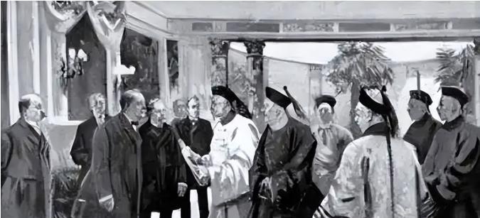 为什么满清可以在猛签猛赔的七十多年中屹立不倒？1900年8月的北京城，两幅画面
