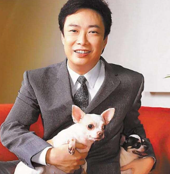 费玉清20亿遗产引热议！哥哥调侃留老狗，他终身未婚，痴情又通透