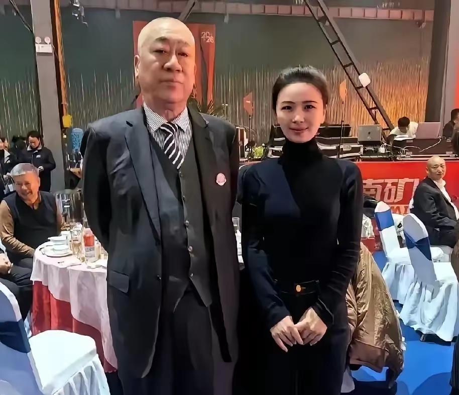 [点赞]我就纳了闷了，河南新乡那个崔培军，网上看着发钱都不带眨眼的，结果当地司