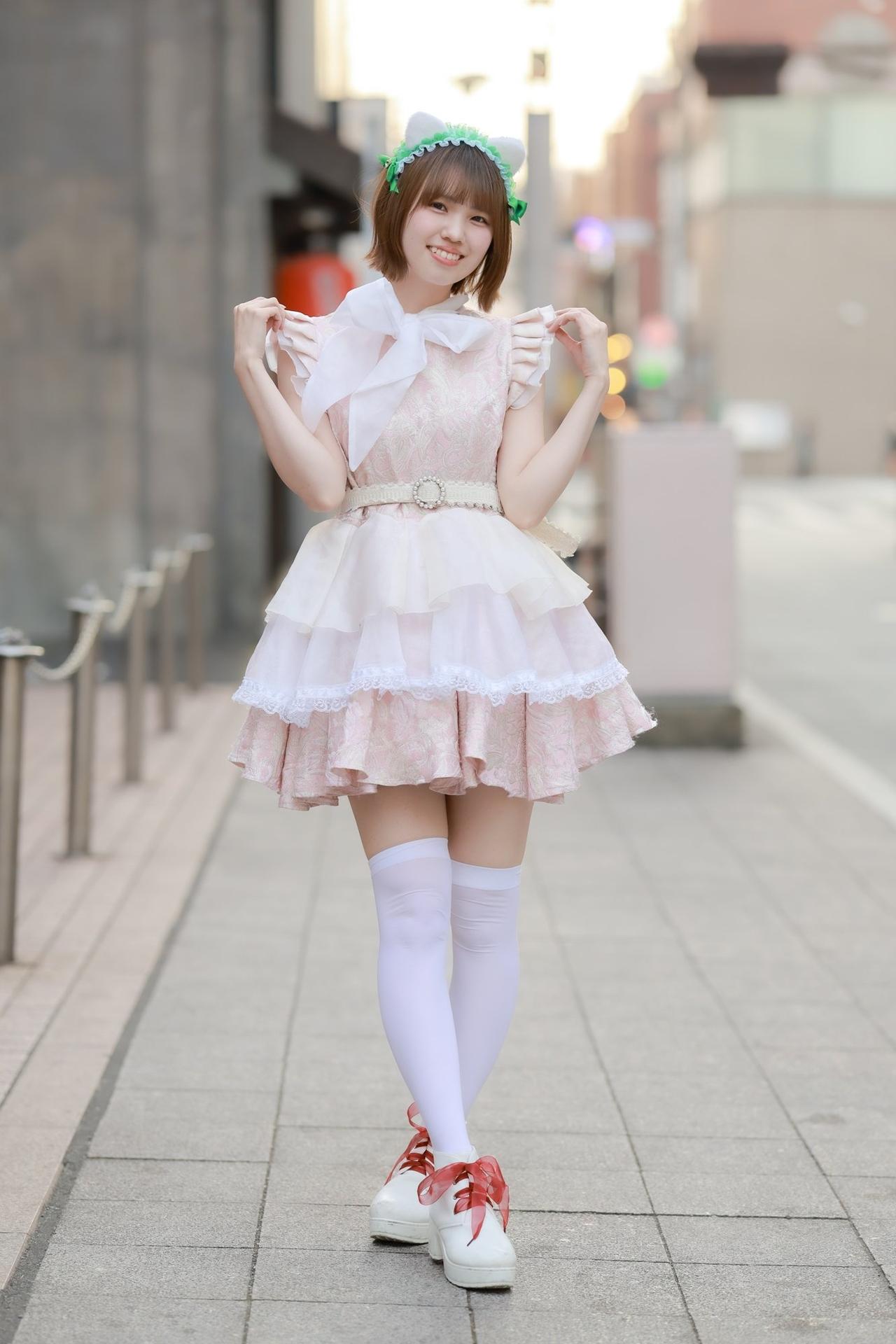 甜美洛丽塔风，粉色蕾丝裙，可爱发饰，少女心爆棚！