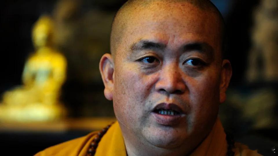 【金钱、性和佛教僧侣：少林寺负责人接受调查】[酒肉穿肠过，佛祖心中留]（CNN）