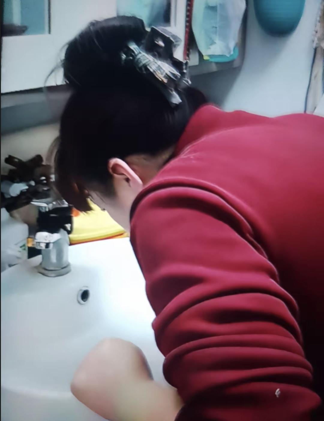 55岁妈妈意外怀孕，全家沉默，这孩子该生吗？医院检查结果出来那天，她自己都愣