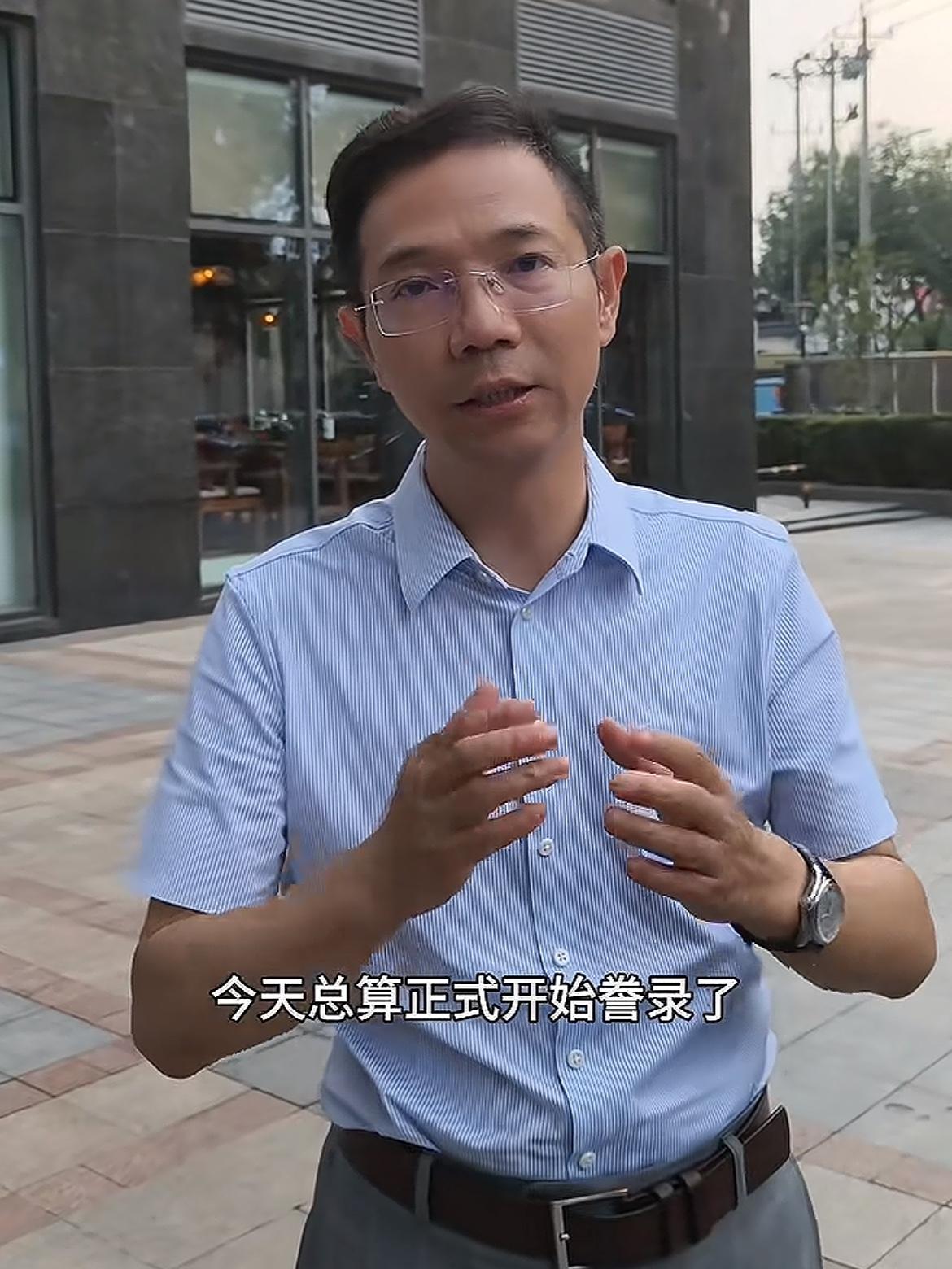 李圣律师今天去三中院誊录，状态不太好。发布的视频里说有话难言。李律师说：“我