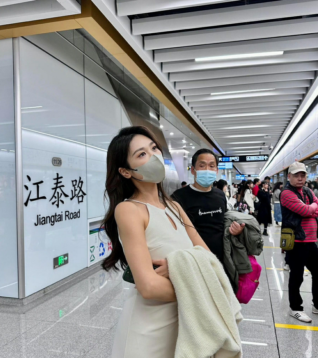 大爷和大哥眼睛都看直了！