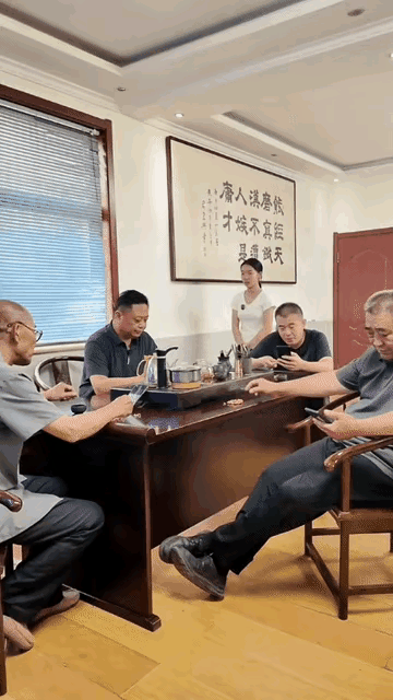 这下尴尬了不