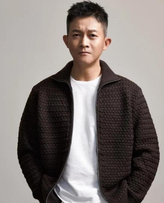 2013年，李静问岳丽娜：“你是否会嫉妒郭靖宇对杨志刚的宠爱？”岳丽娜脱