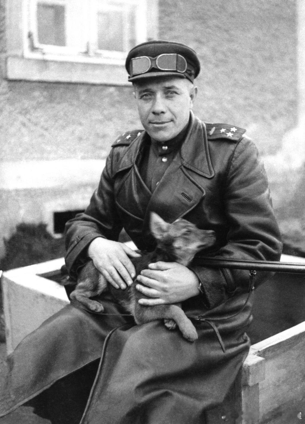 1944年近卫坦克第63旅旅长近卫上校，苏联英雄МихаилГеоргиеви