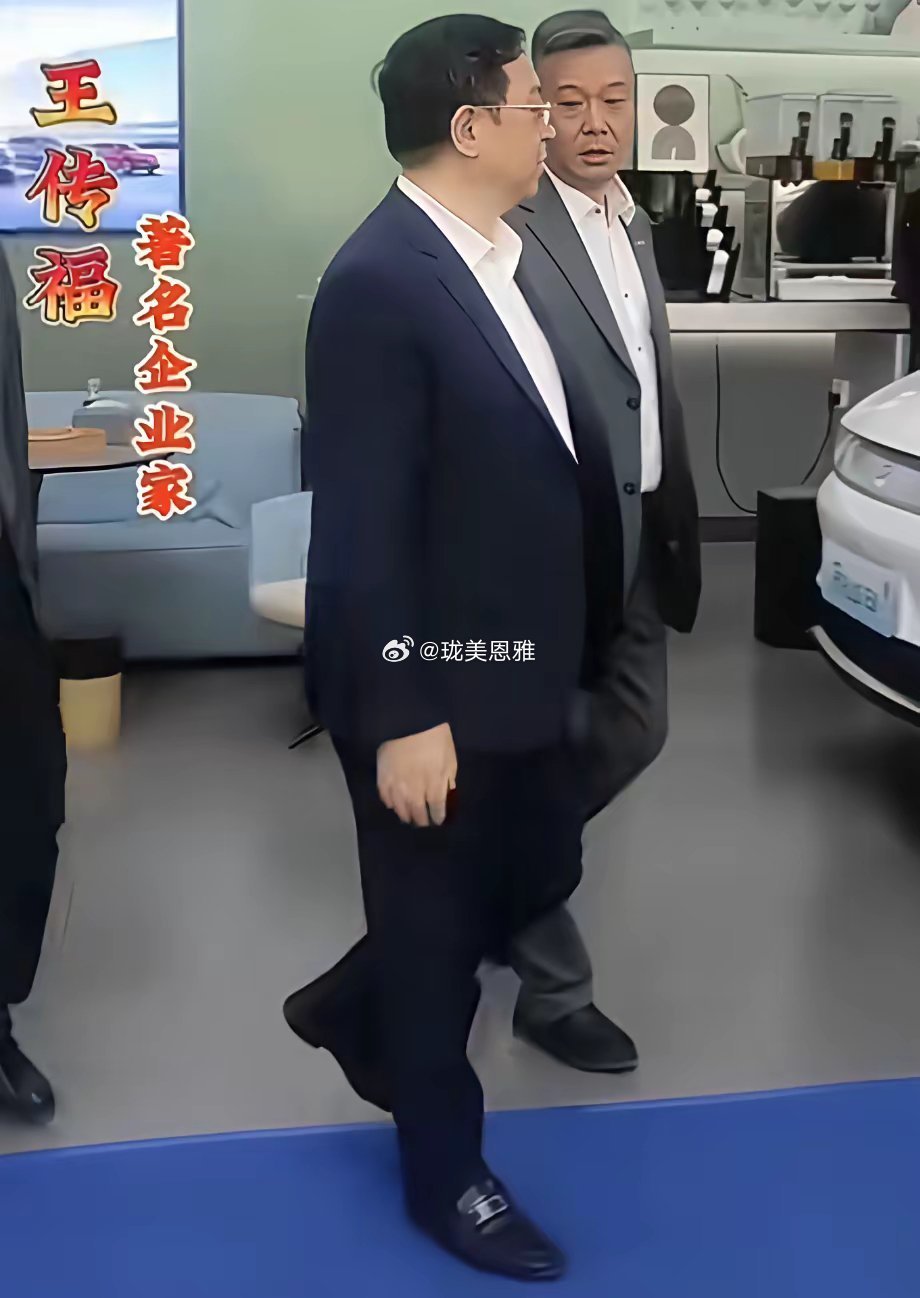 大佬们现身活动时的一幕
