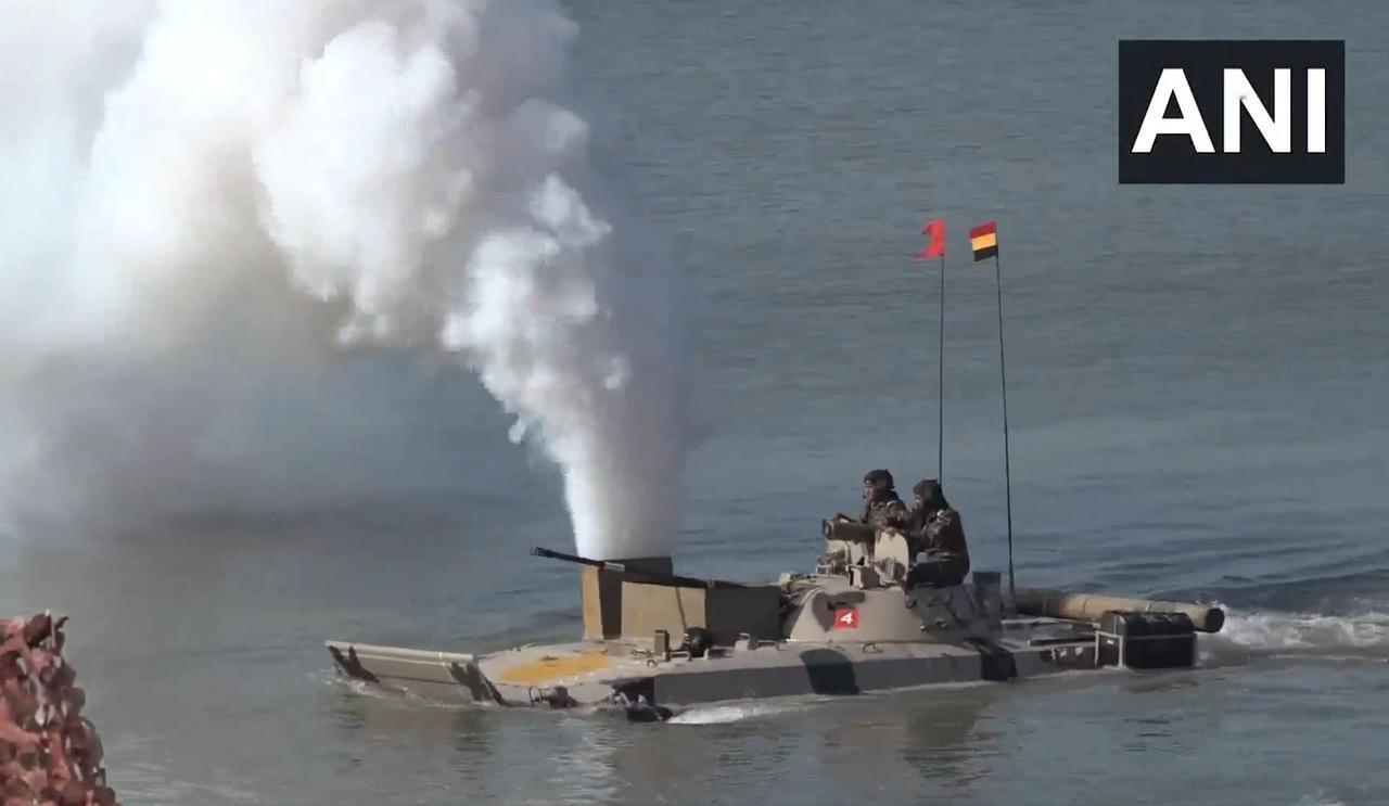 印度狠起来，周边都要瑟瑟发抖了。这几天，印度在集中进行军事演习，印度媒体展示