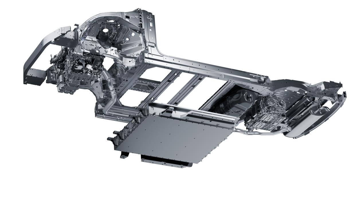 腾势N8L价格:29.98万元-32.98万元,大尺寸SUV的通病是“大而笨”,