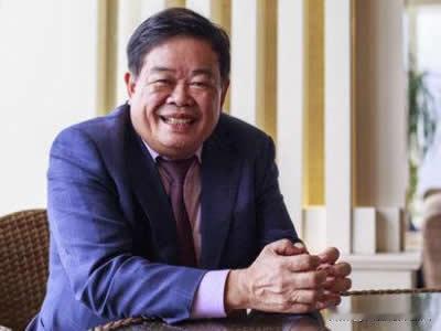 曹德旺将160亿元资产给了没多少文化的妻子，跟她说：“你要记住，你没有爬到棺材边