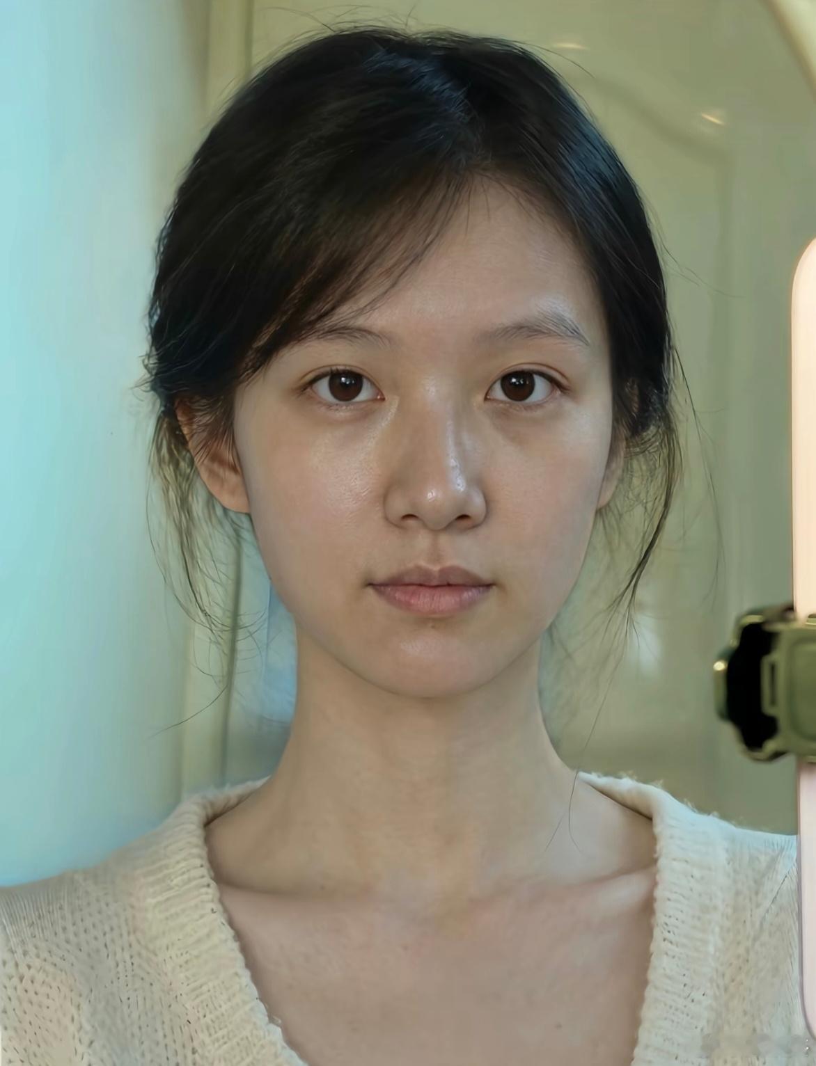 这张素颜照，99%的人给了99分，实话实说，你给几分？