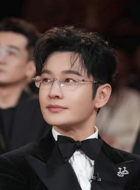 演员黄晓明，连夜冲上了热搜，这次他传来了一个大好消息，国家广电总局2026年3月