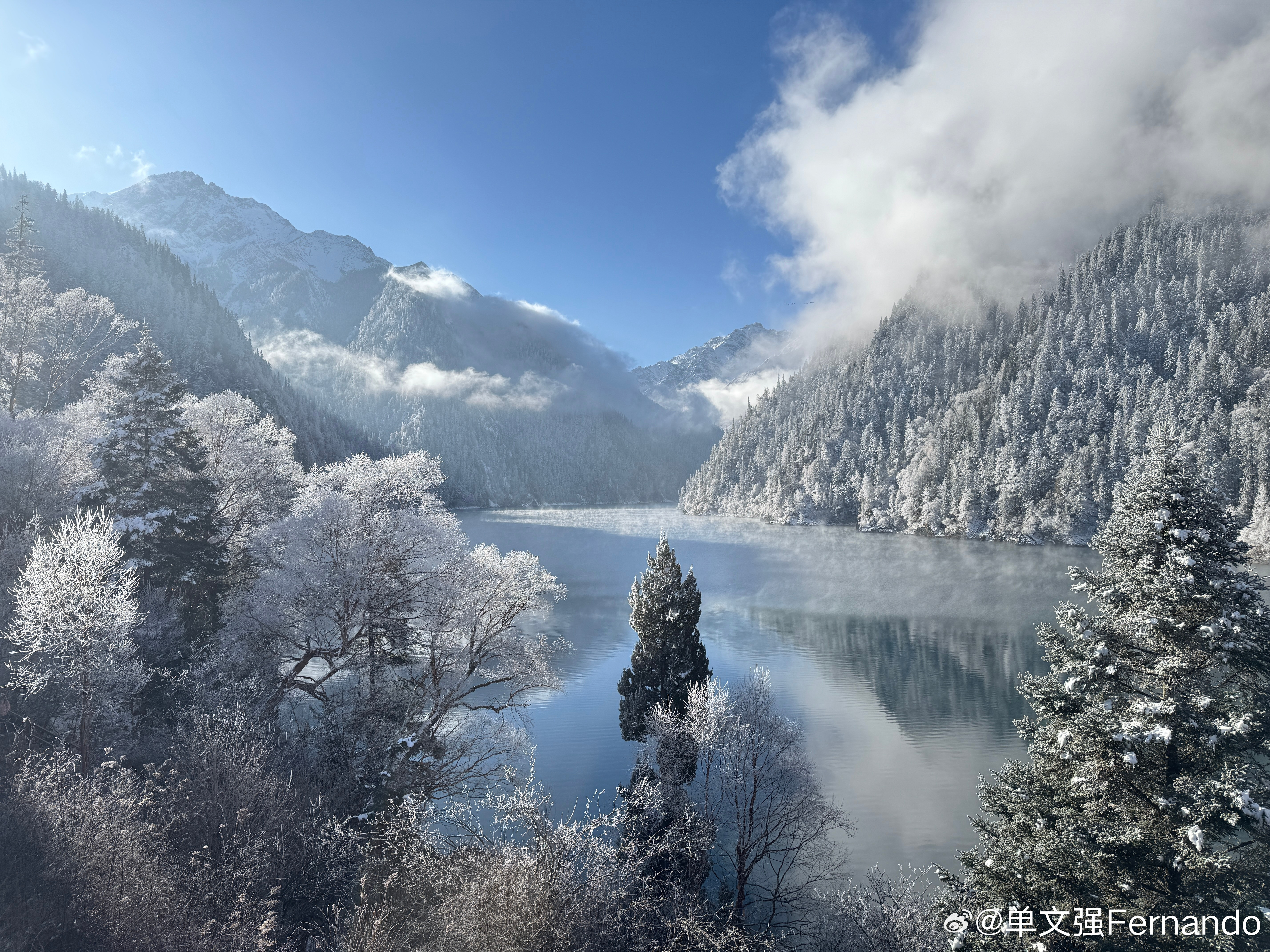 九寨沟长海！真的很漂亮，仙境一般！海拔3000+，下完雪看很美！