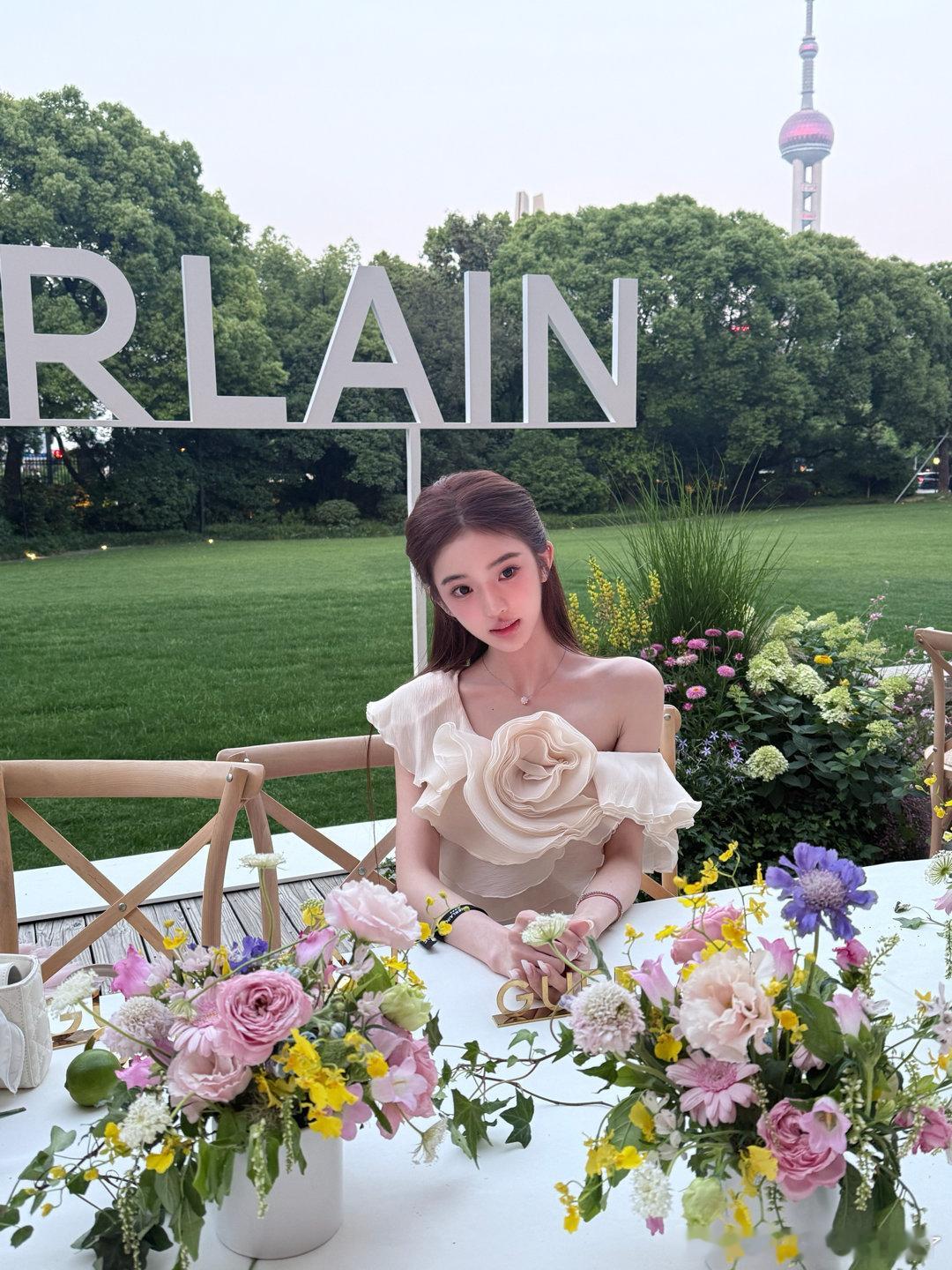 嘿嘿先发三张​​​