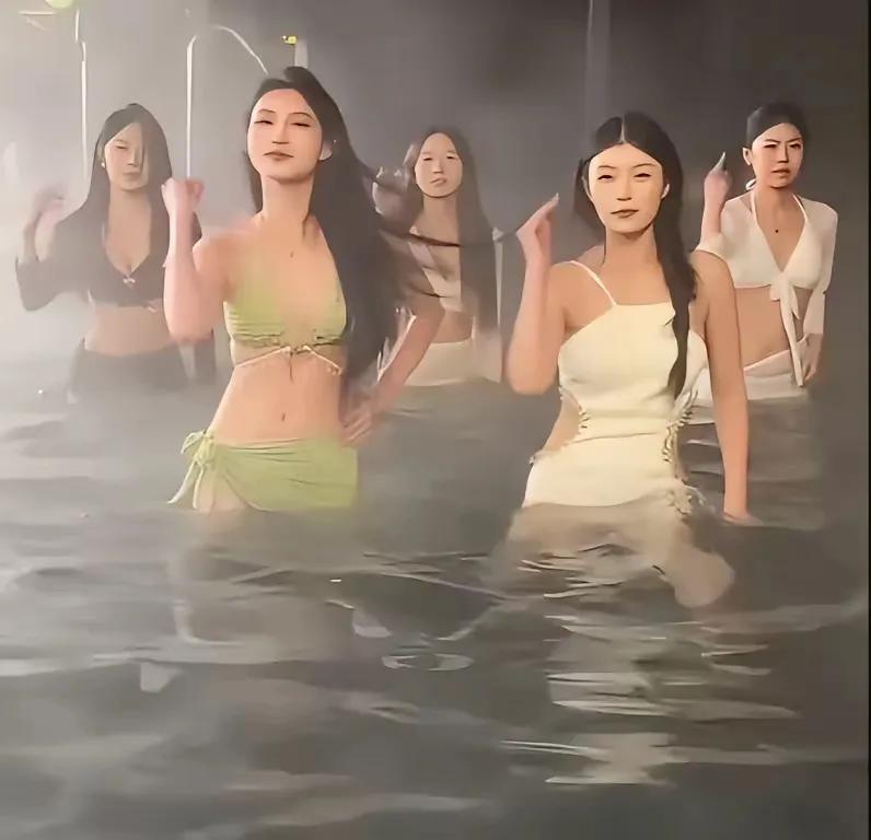 厉害啊，还得是4000多万粉丝的大网红，这操作实在是没谁了，这种直播都能够想