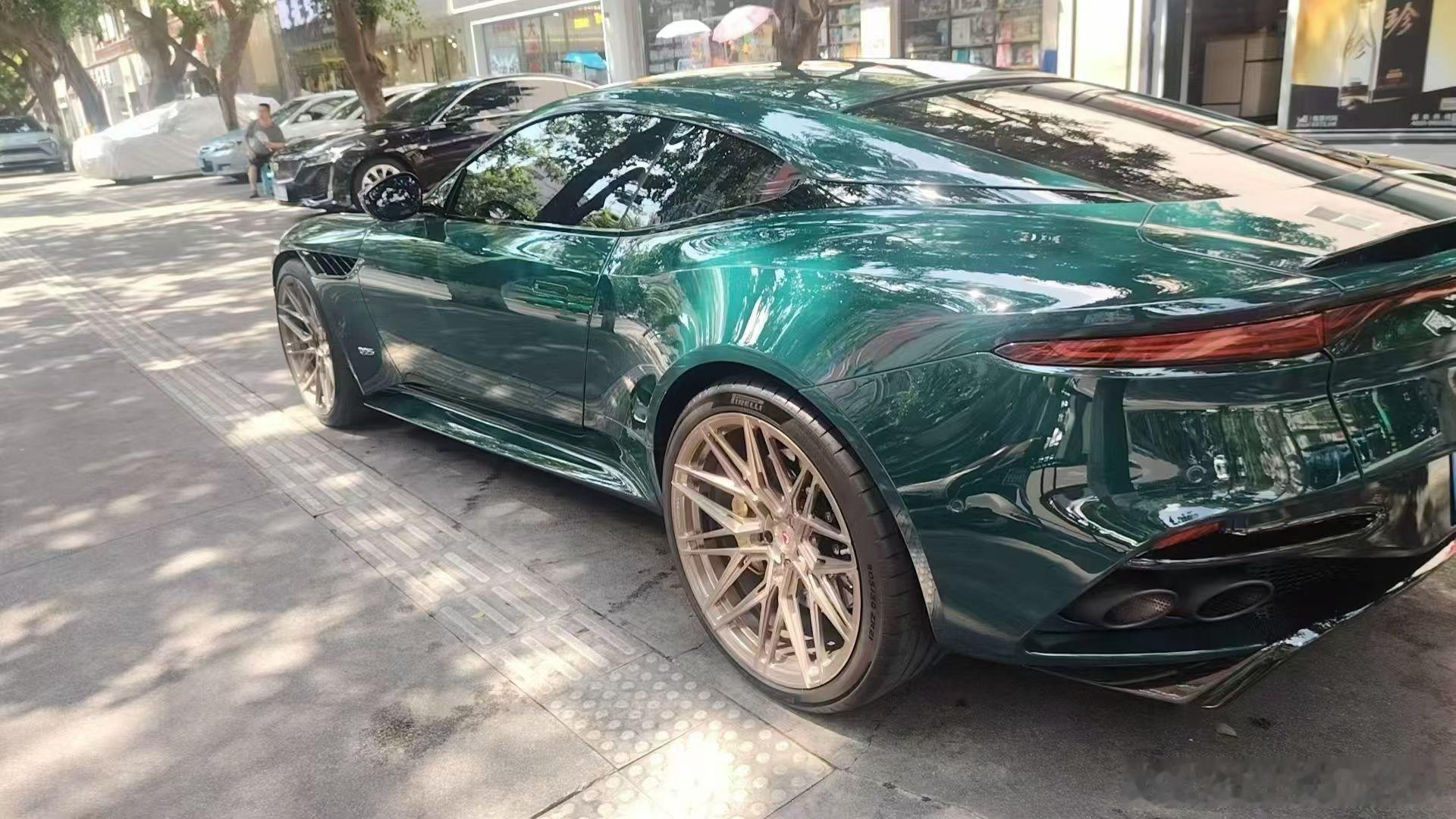 阿斯顿马丁DBSSuperleggera，21年，英国赛道绿外观，行驶3600