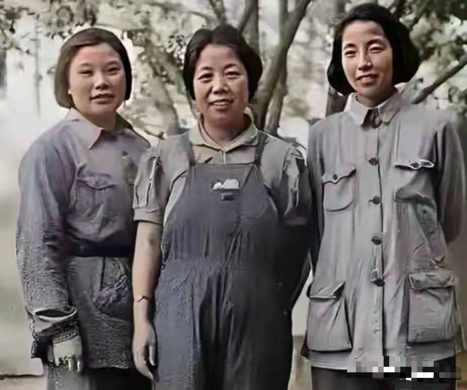 三位伟人夫人的合影，既珍贵又感动，值得永久收藏
