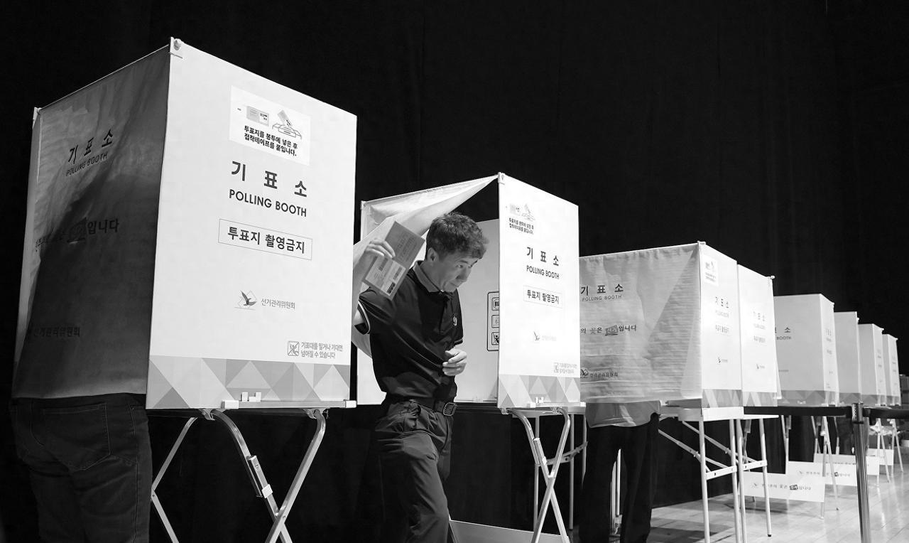 ·为啥今年韩国大选民众投票积极性这么高？这么说吧，韩国人估计是怕了，怕可能会再次
