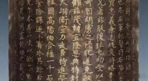 朱元璋打天下时，为了奖励功臣，颁发了一种东西——免死铁券。铁券上写得清清楚楚：只要不犯谋逆罪，本人可