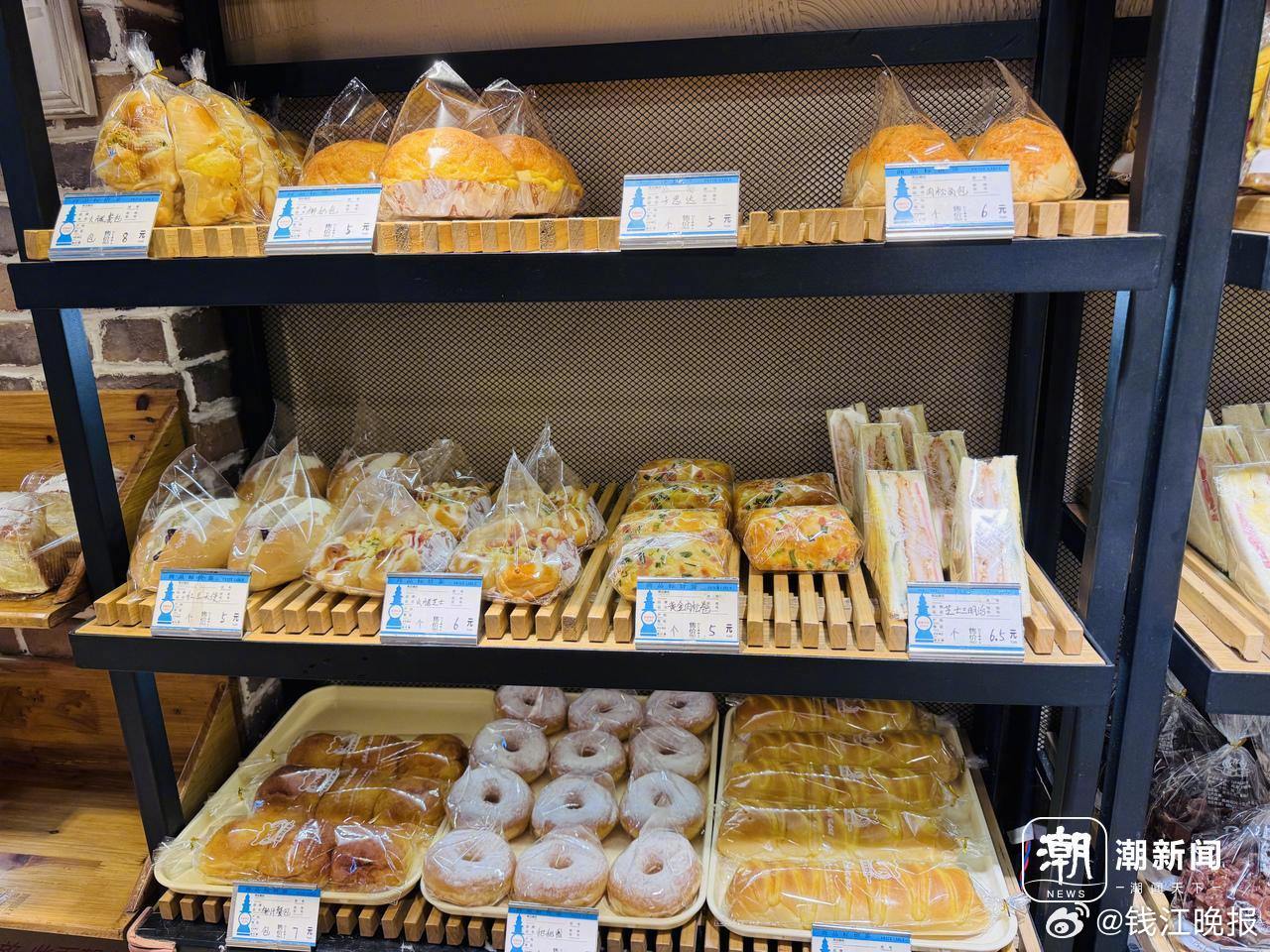 【#5块钱的老式面包翻红#，顾客建议开发新品提高单价夫妻俩婉拒】你有多久没买到过