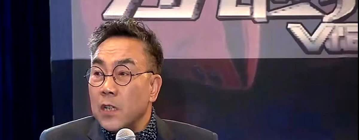 杨议这些年承认自己想拜的师父其实只有三位：王长友、侯宝林和常宝霆。王长友