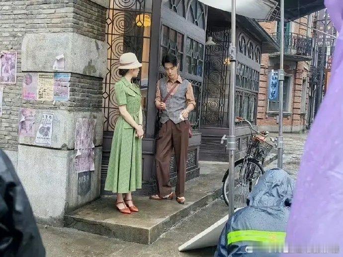 肖战周雨彤谍报上不封顶路透啊啊啊，《谍报上不封顶》路透太让人心痒痒了！肖战周雨彤