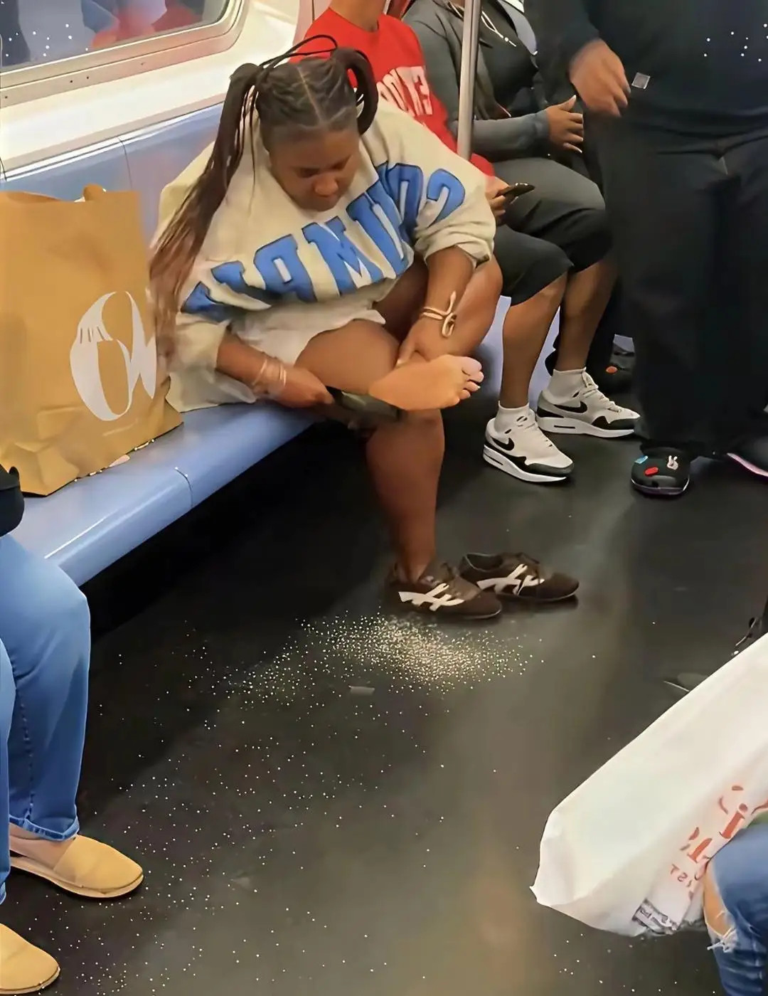 刷到纽约地铁这画面，属实看呆了