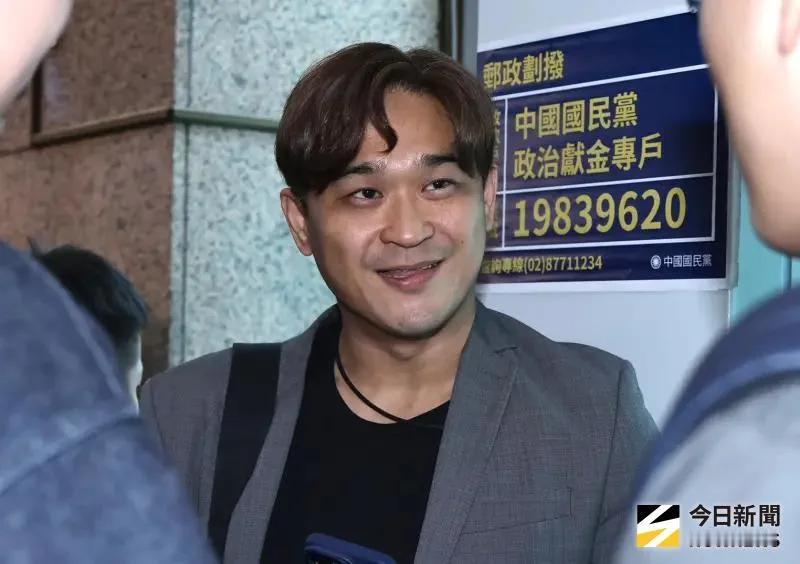 郑丽文幕僚殴打记者、拍桌飙脏话，国民党证实已将其开除国民党主席郑丽文在去年11