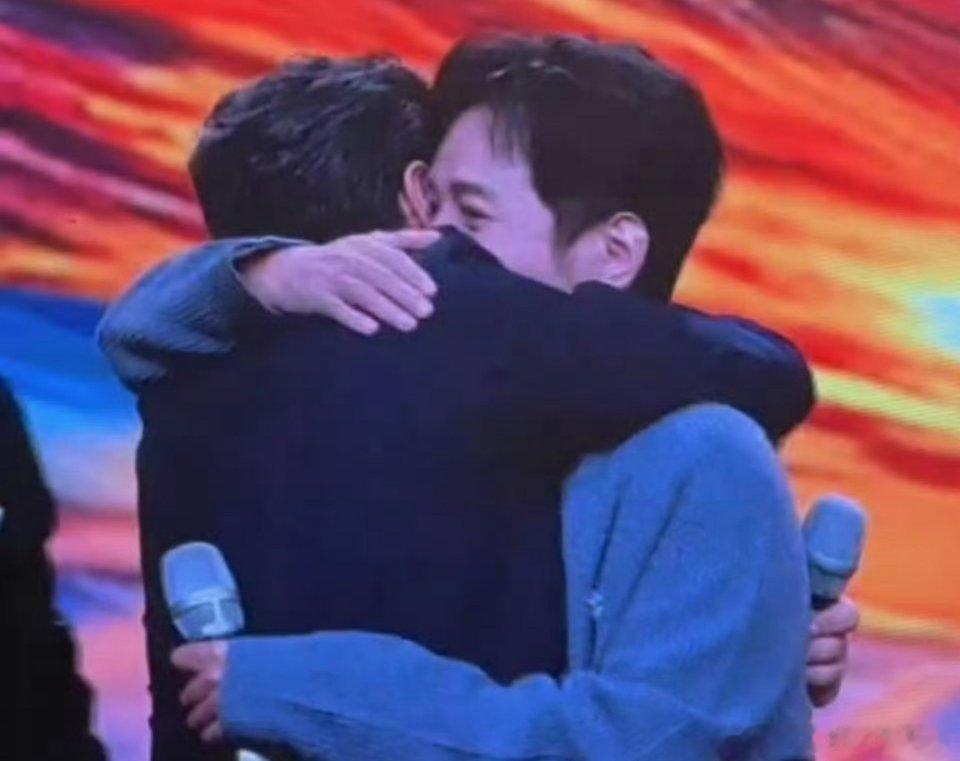 李维嘉回归芒果啦涵哥好结实的拥抱何老师都有点哽咽了说实话有点子感动,快本停播后嘉