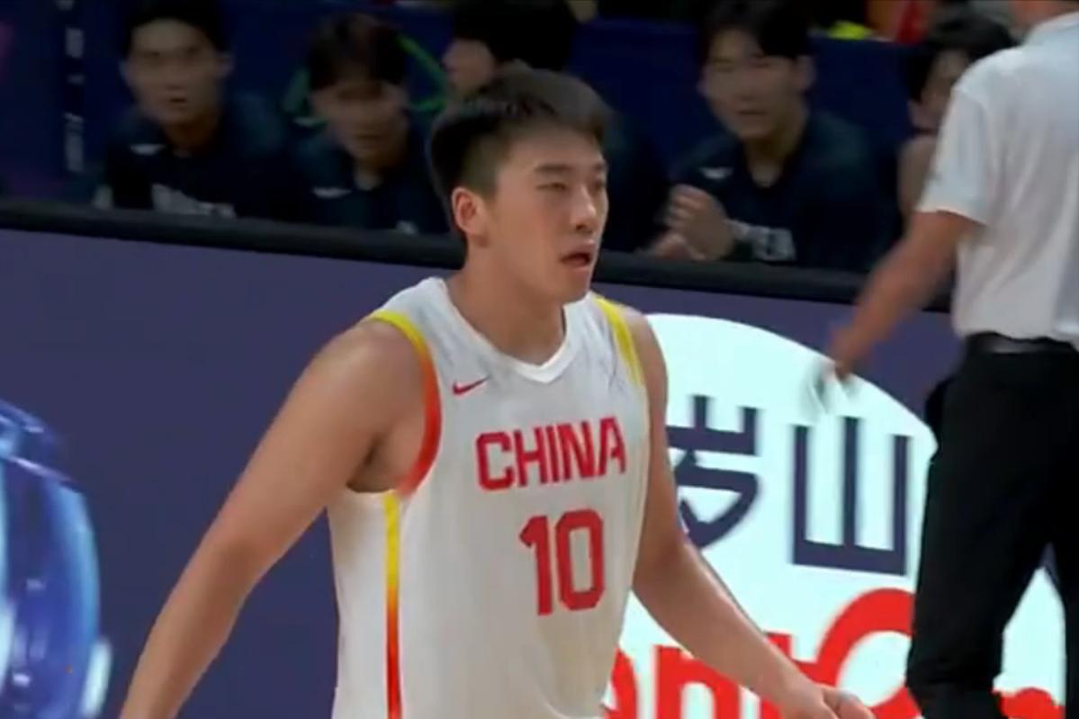 捡到宝了！王俊杰出场近25分钟，14投9中砍下21分8个篮板。如果说此前的系