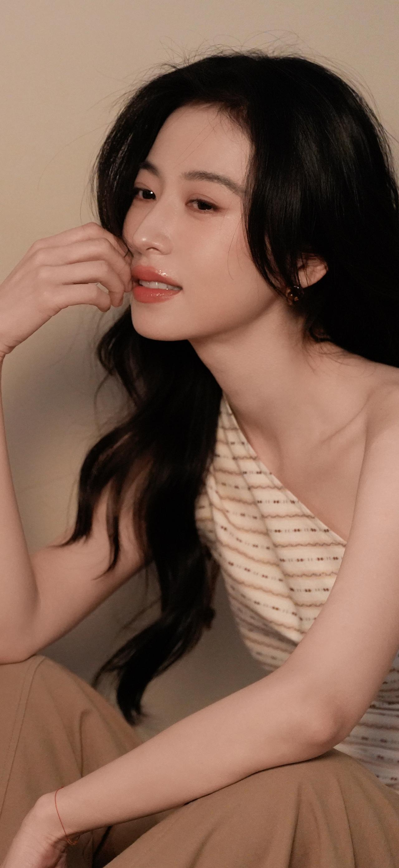 美女壁纸-第5744期-周雨彤