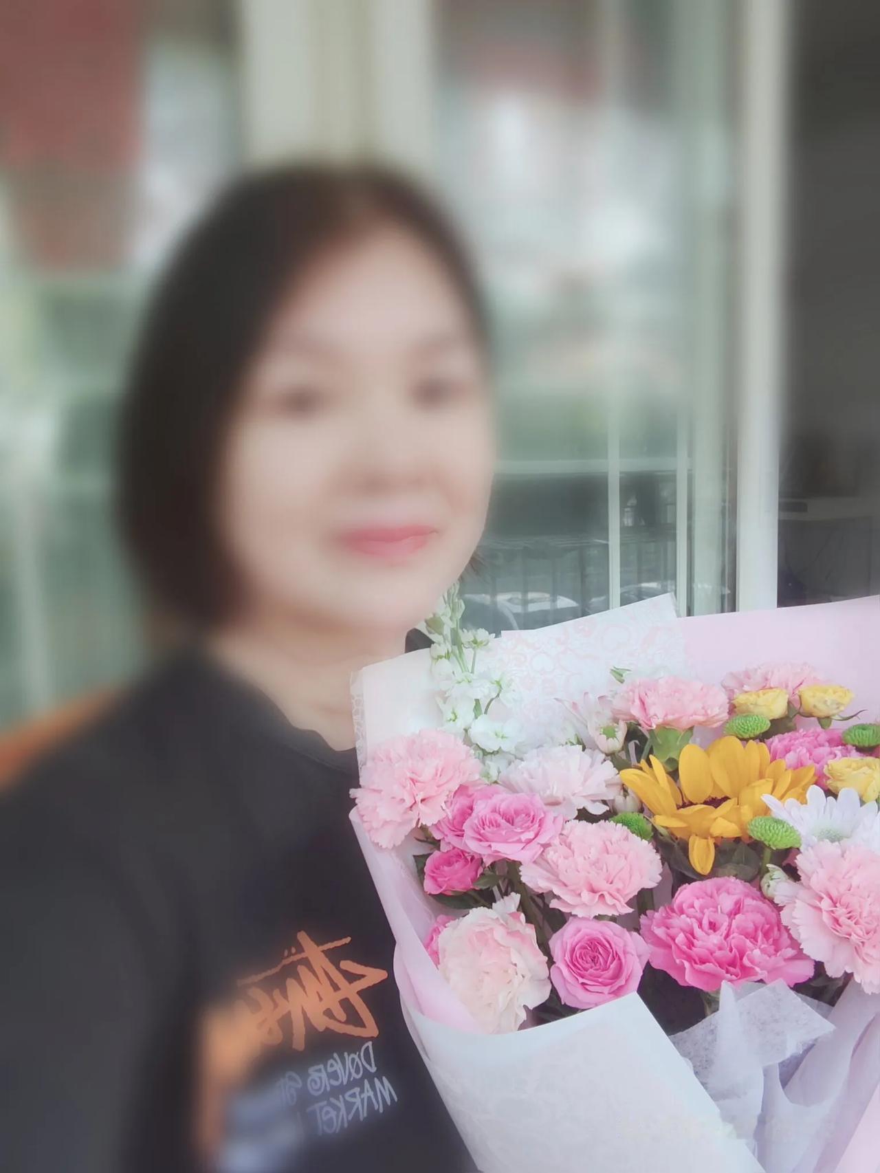 母亲节的礼物你们都收到了吗？很多人都说，母亲节最快乐妈妈是有女儿的妈妈，因为女