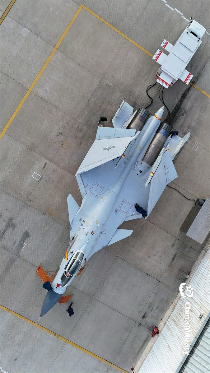 午休状态的歼F15战机