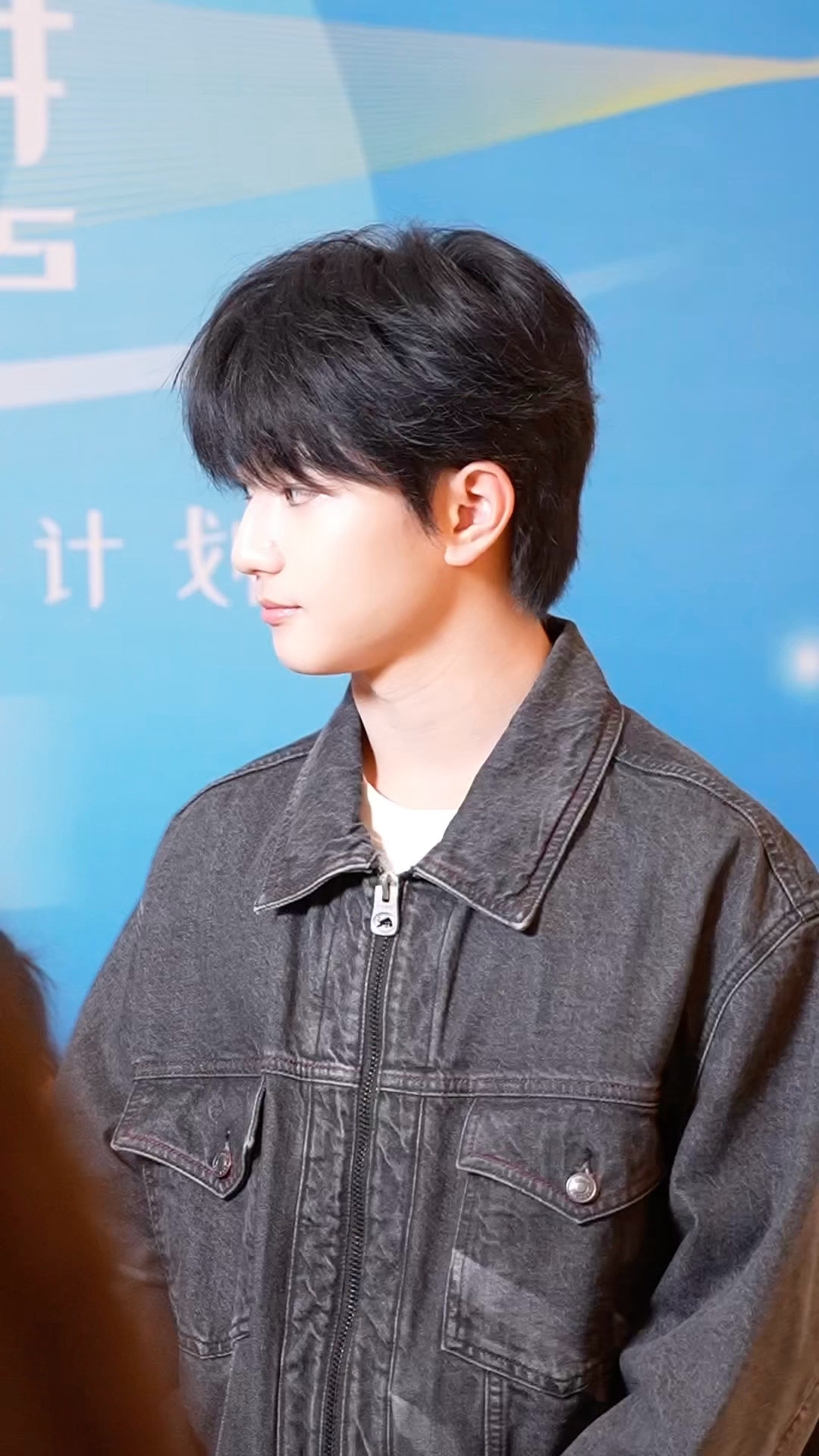 穆祉丞星辰大海活动签到。。落落大方，乖乖的好可爱